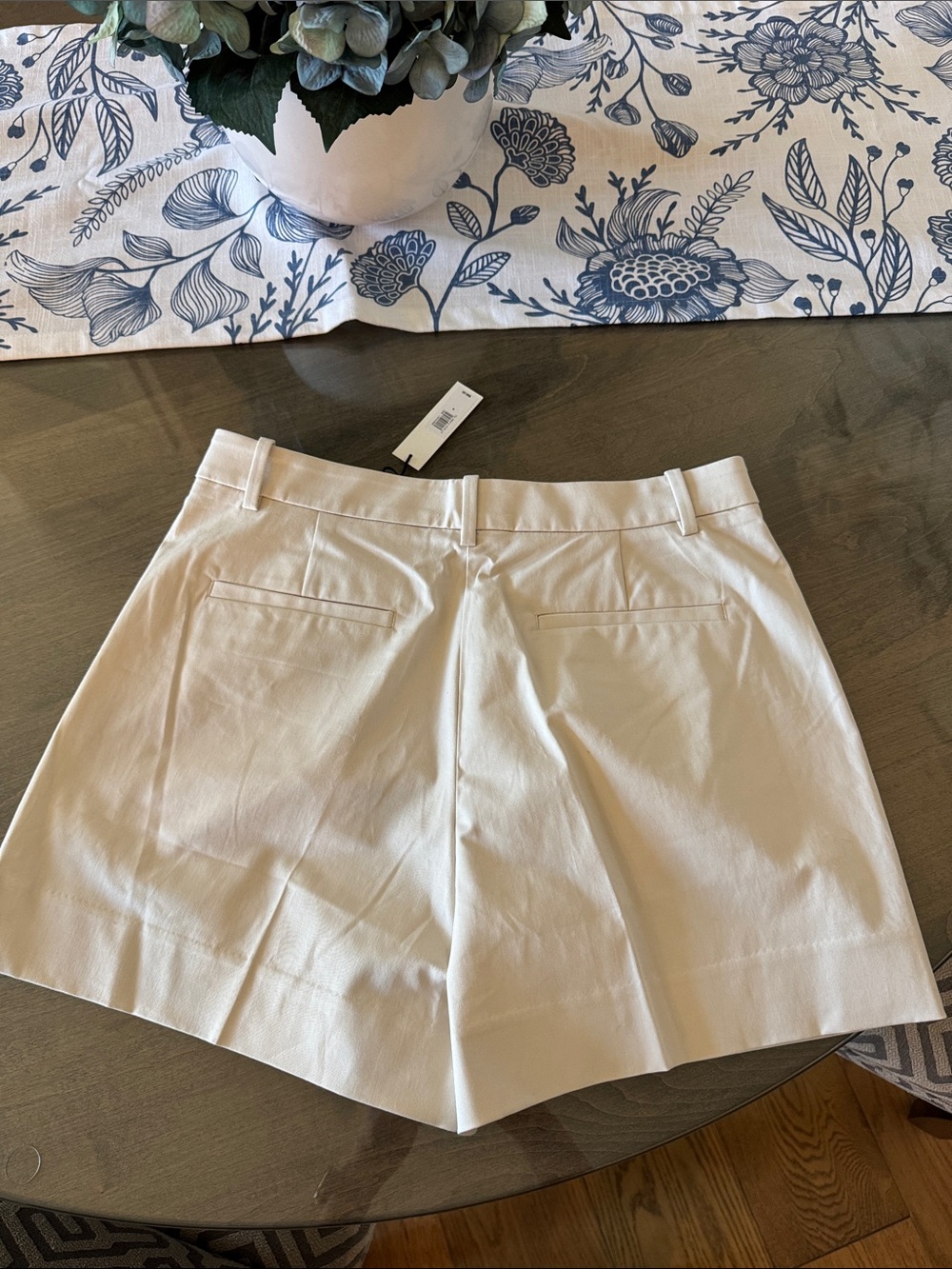 NWT Banana Republic Cream Pleated Tailored Women's Shorts - Picture 6 of 6